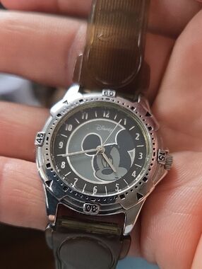 Vintage Kids Disney Mickey Mouse Watch SII Marketing Black Watch Face